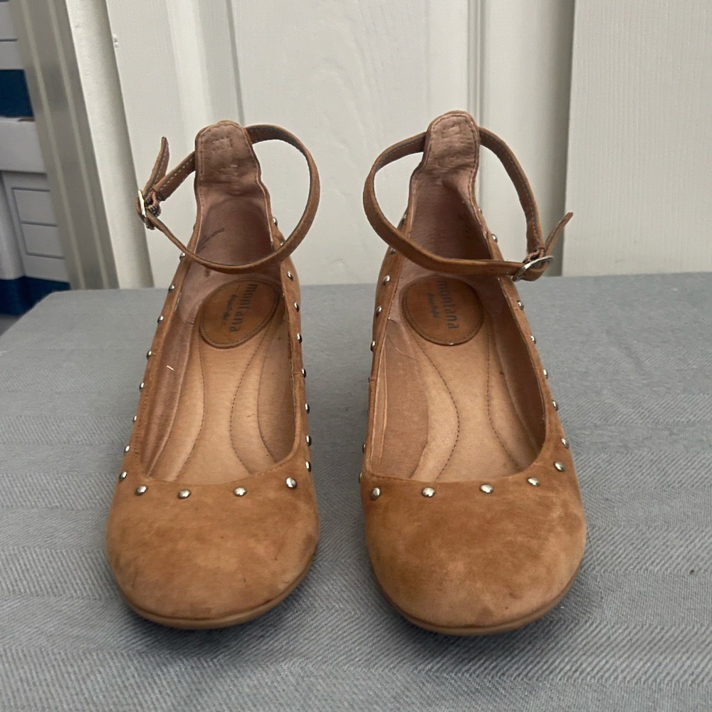 Montana Mary Jane women's shoes camel color suede size 8m.//cod #i3